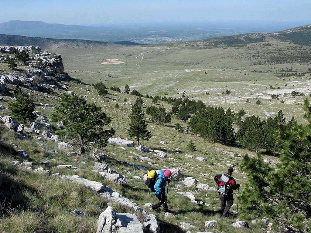 Descending from Badanj peak