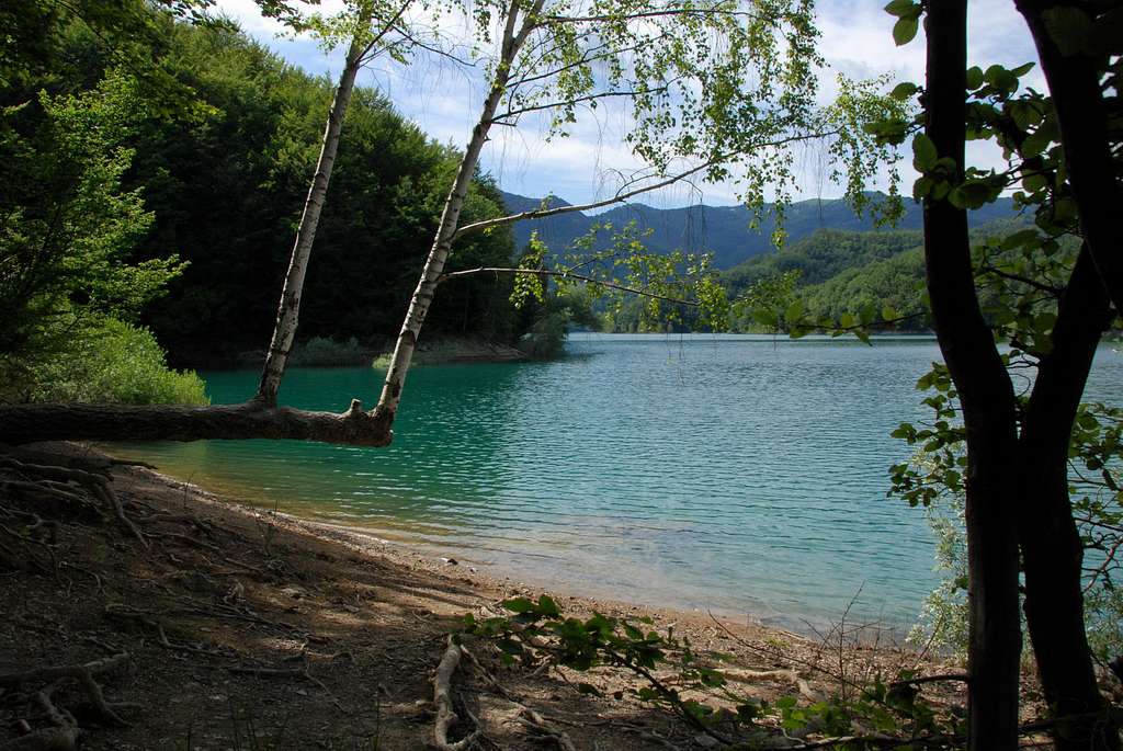 Brugneto Lake