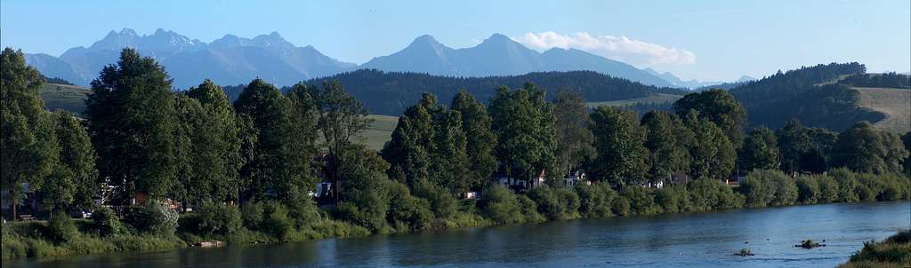 The Tatras from the bridge between Sromowce Niżne and Czerwony Klasztor