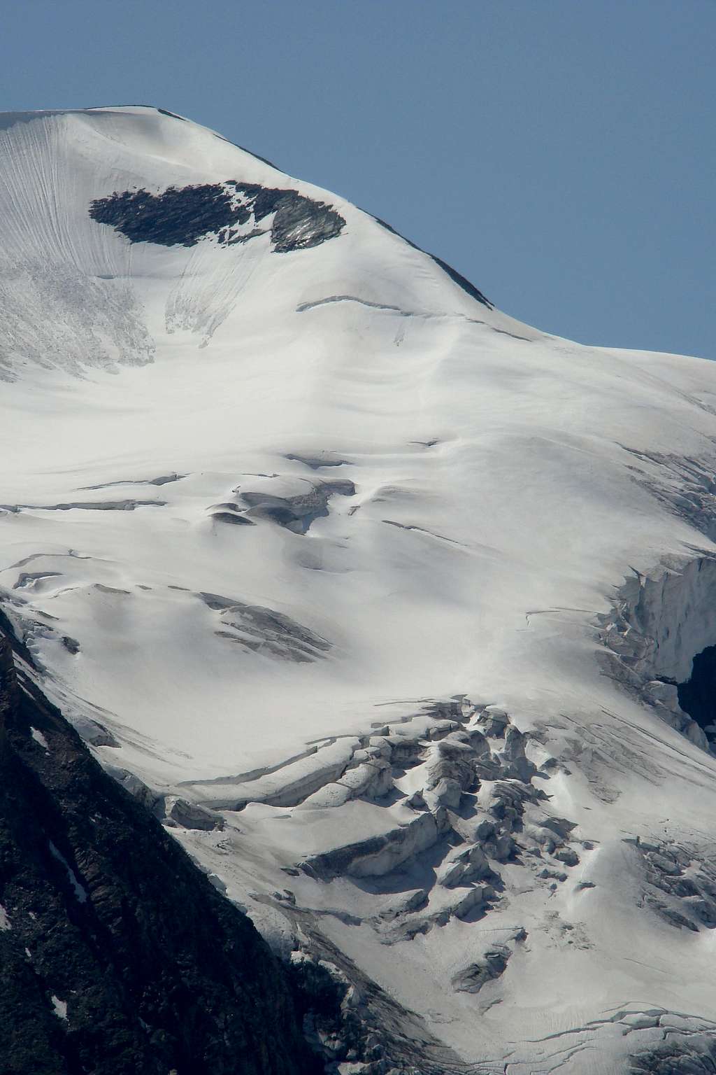 Teufelskamp (3511 m) and fascinating Teufelskampkees in Glockner ridge, view from Franz Josef's Höhe, 5 July 09