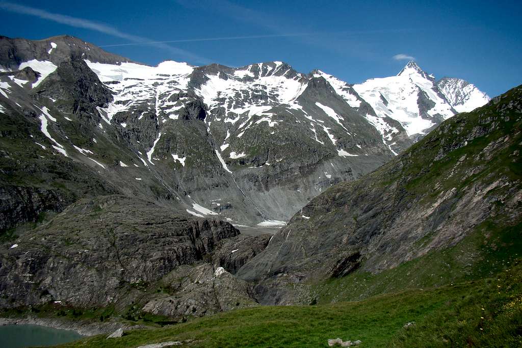 Glockner ridge from Glocknerhaus (Schwertkopf 3099 m, Schwerteck 3247 m, Kellerskopf 3239 m, Kellersberg 3265 m, Grossglockner 3798 m and Hofmannspitze 3722 m), 5 July 09