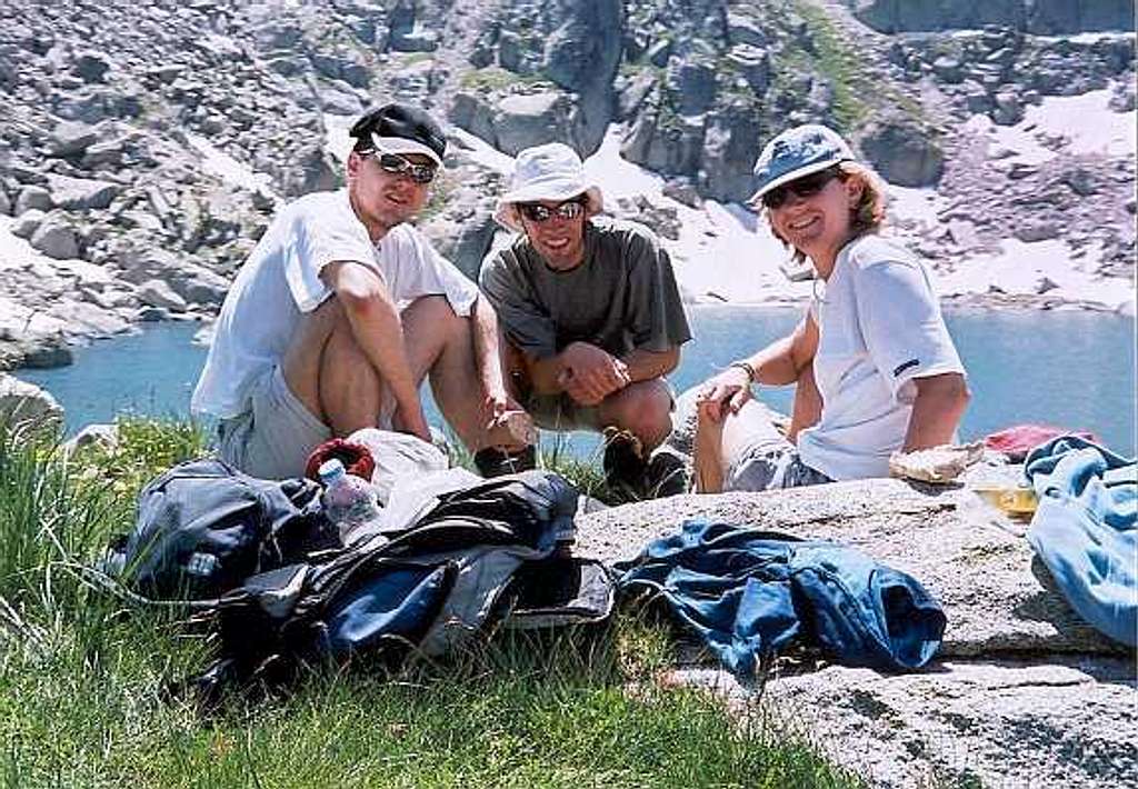 Picnic on the shore of lake Podo