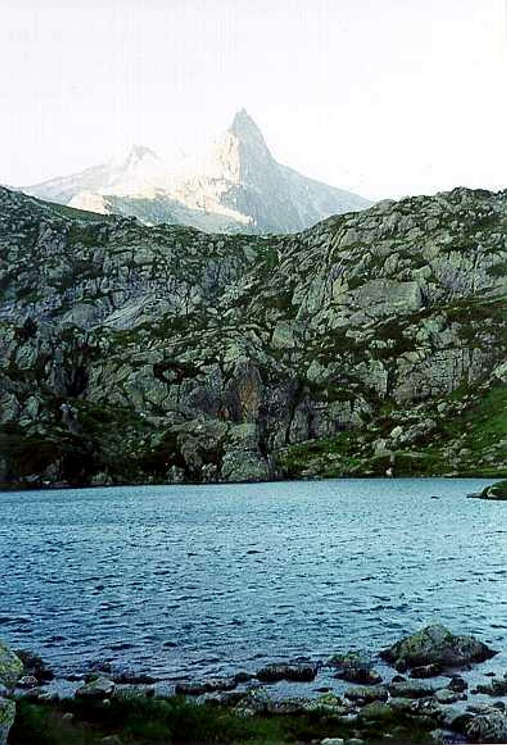 Lake of la Glère, climbing the Turon de Néouvielle