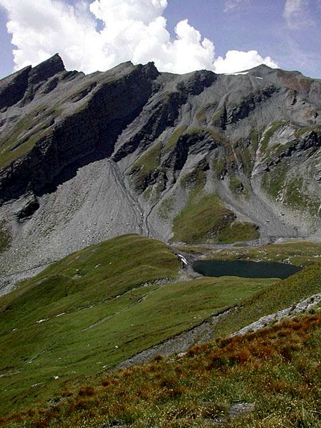 Lac sans Fond  and the overhanging ridge