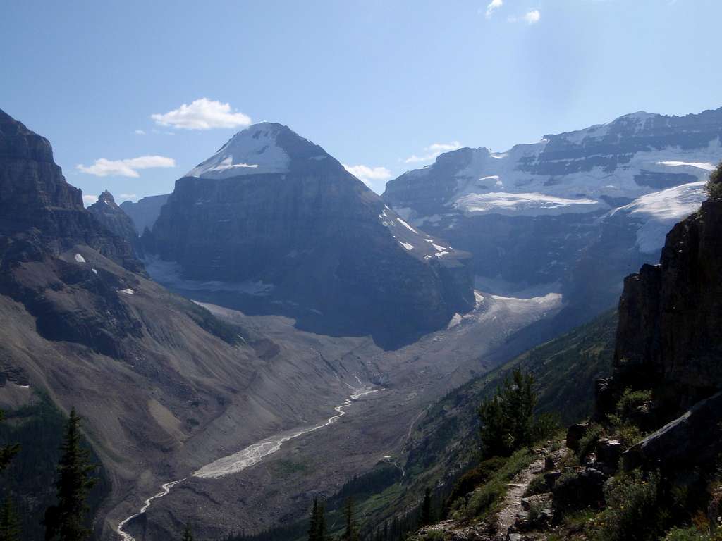 Plain of 6 Glaciers from Whyte approach