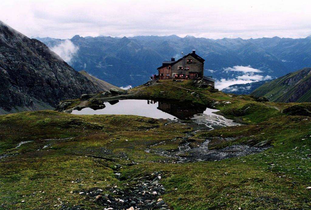 The Sudetendeutsche Hütte (2656m)