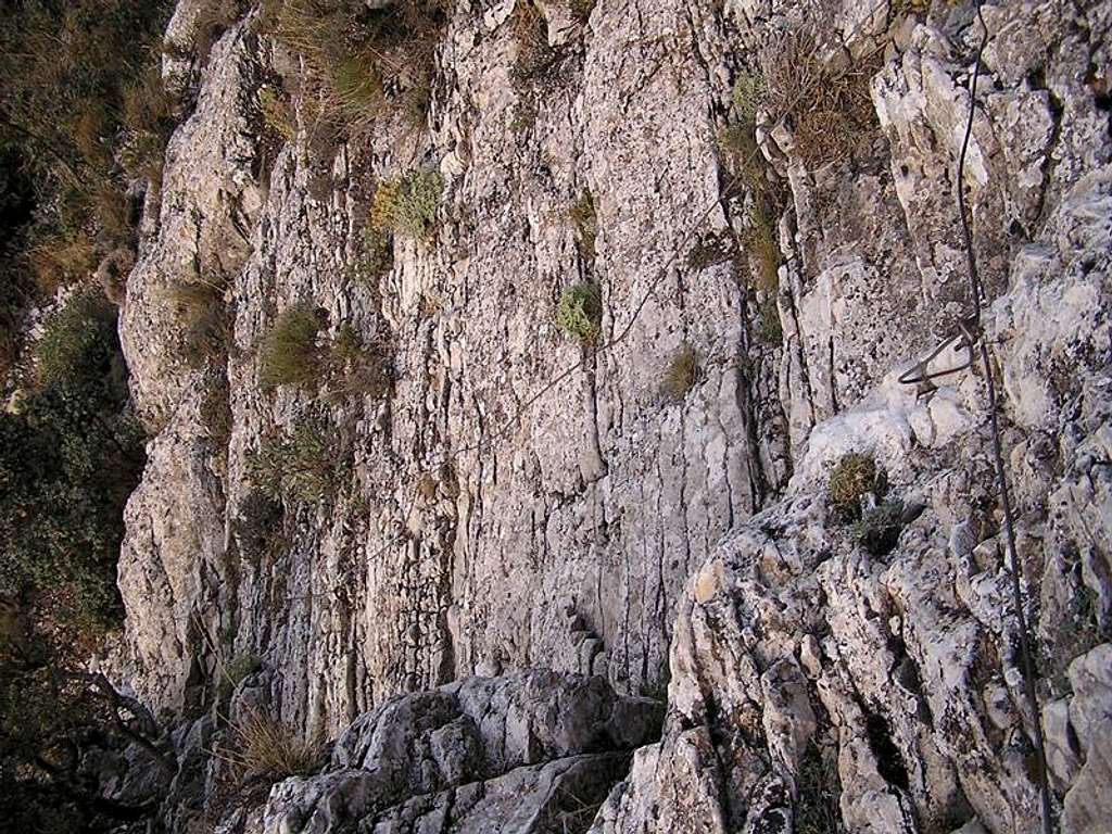 A wire in the Maigmó north face. 2004.10.15