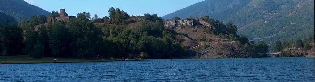 The Castle over the Loudenvielle lake