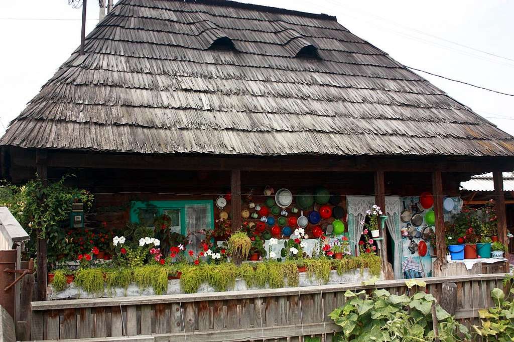Old house in Dragomiresti