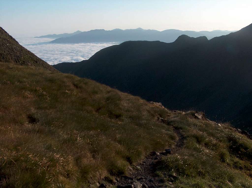Looking over the sea of clouds while reaching the Sarrouyès pass