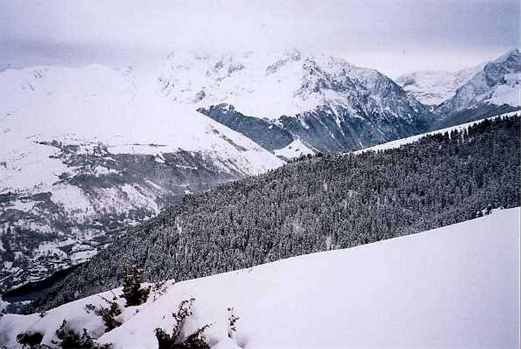 On the Azet crest in winter