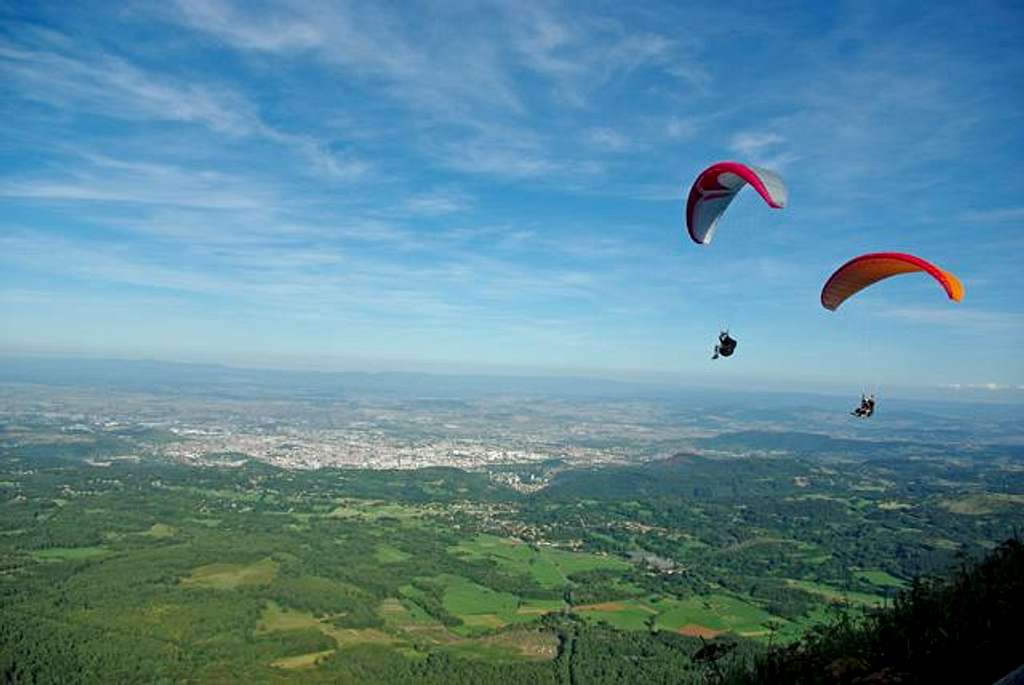 Flying around Puy de Dôme
