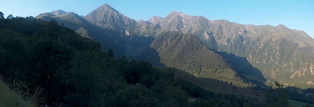 The Lustou range, as seen while driving to Col d'Azet