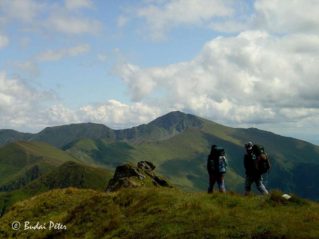 Backpackers on the main ridge