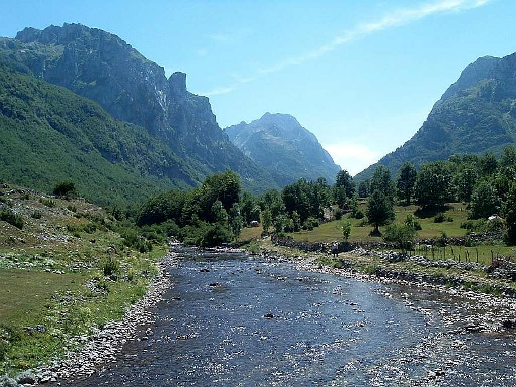 Ropojana valley at Vusanje