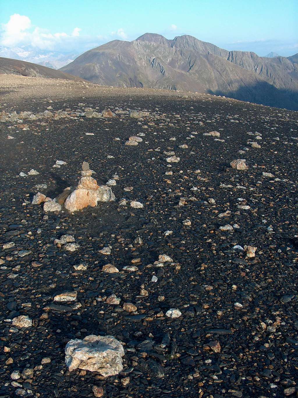 On the desertic ridge of the Peña Blanca