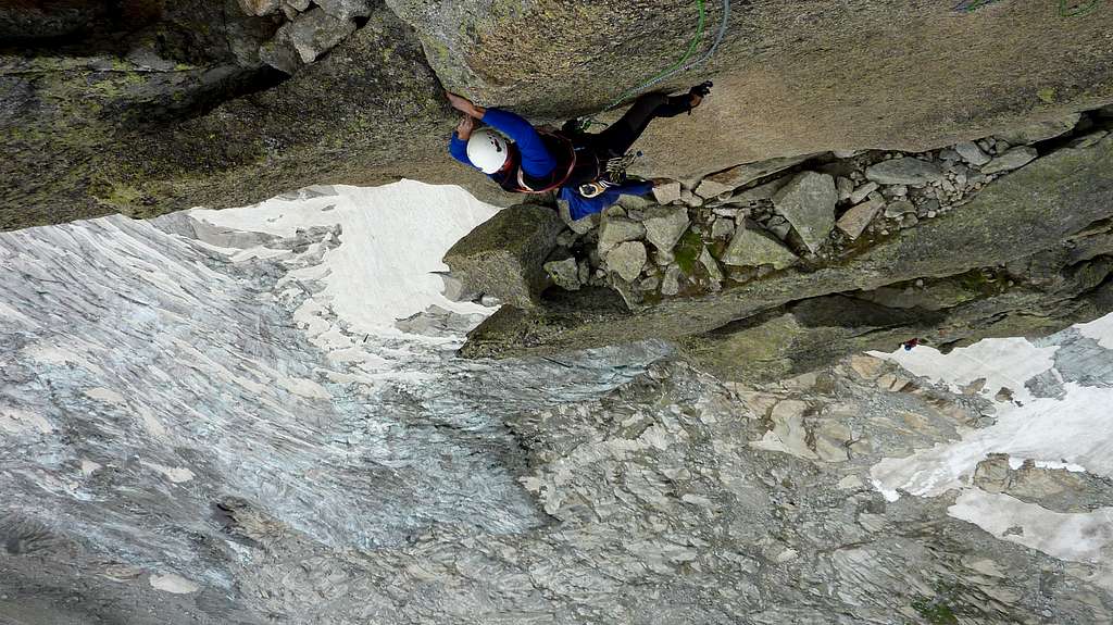 Exposed climbing in Envers