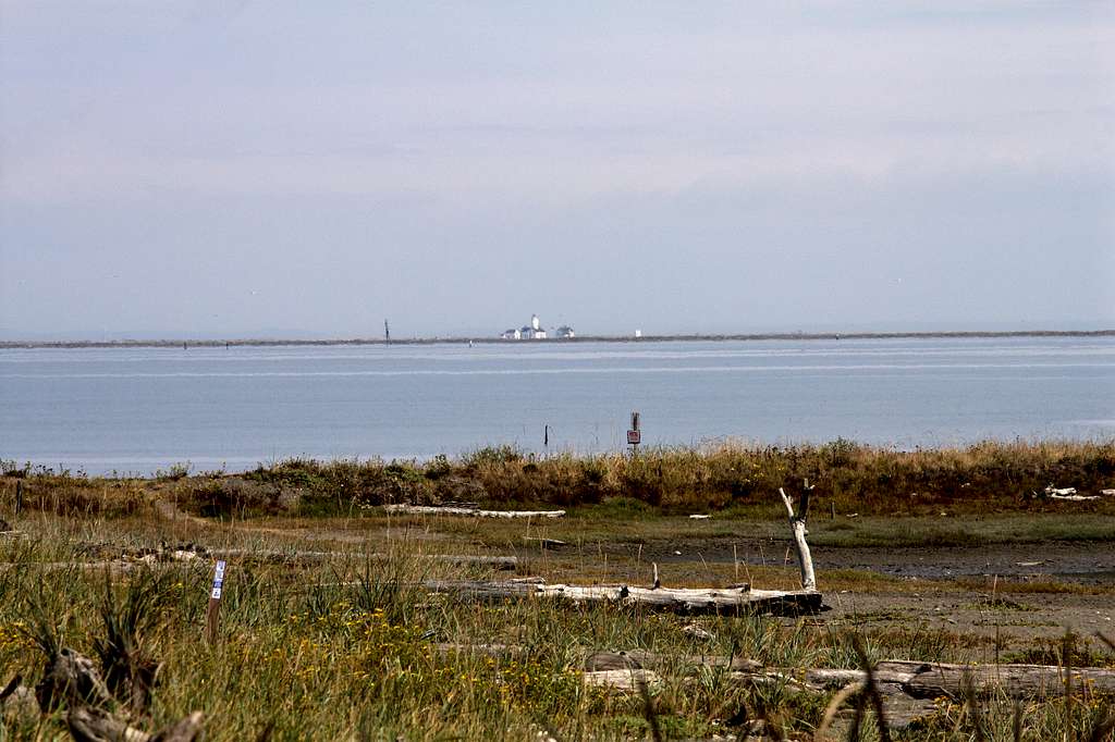 New Dungeness Lighthouse in the distance