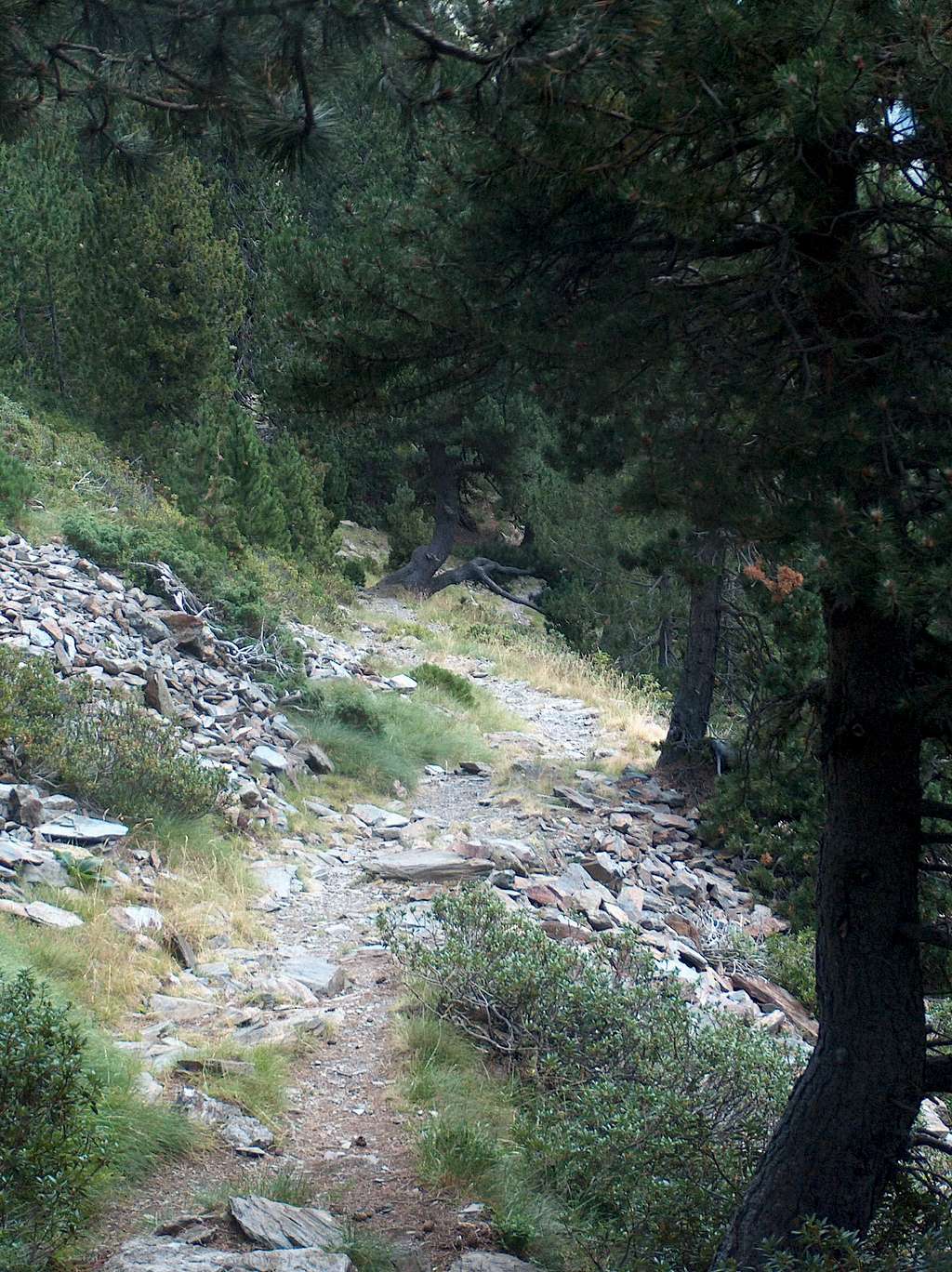 The Rioumajou trail to Port d'Ourdissetou