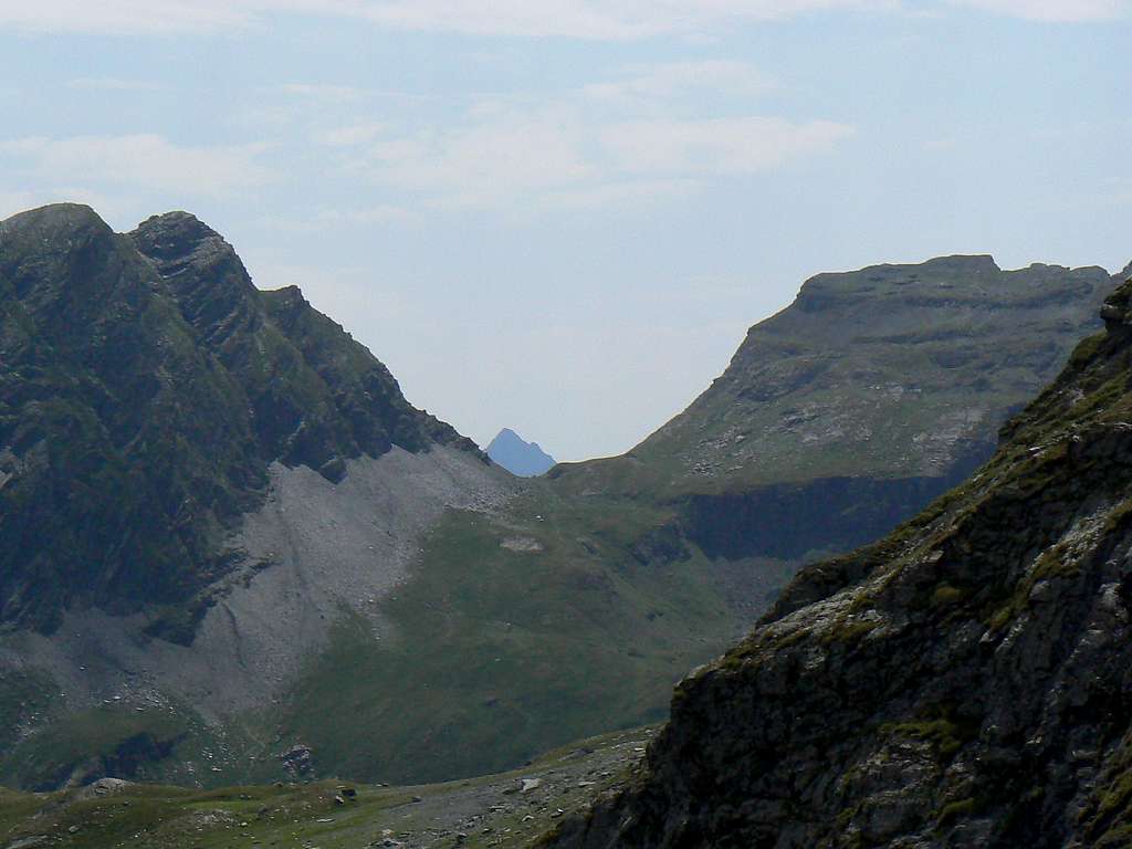Looking south to the Hourquette de Chermentas from Piau valley