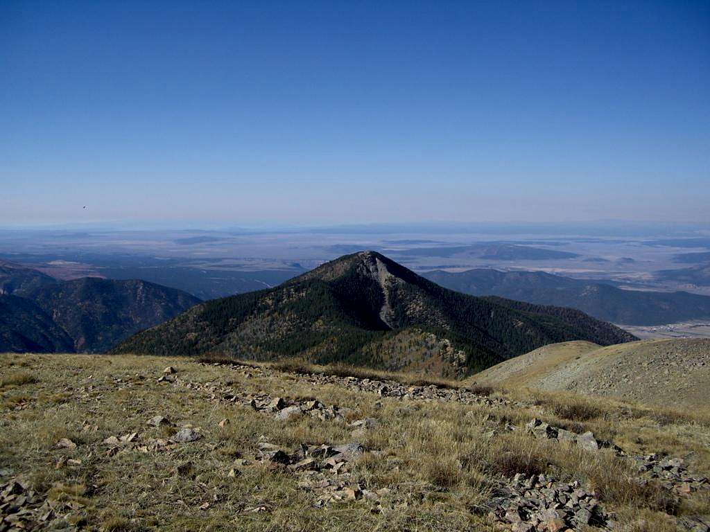 Pinabete Peak