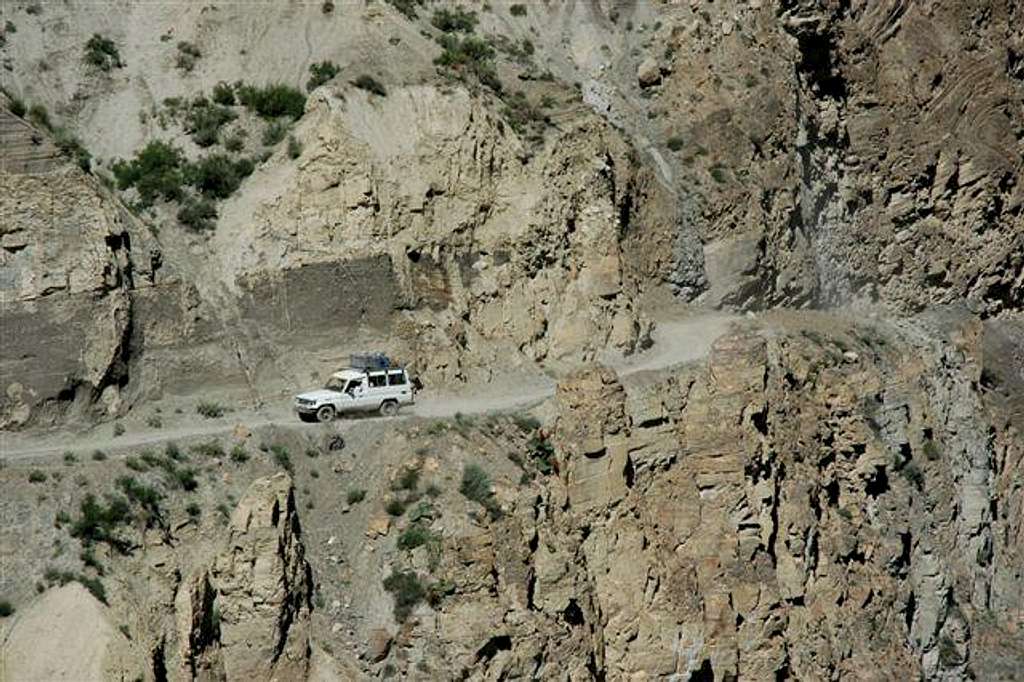 Noshaq road to last village