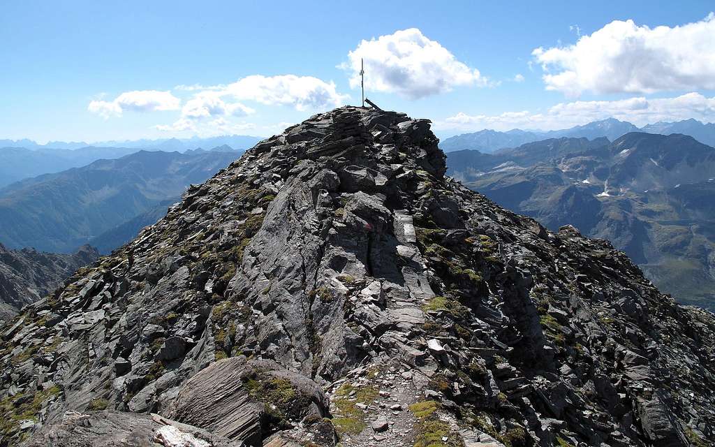 Just a stone's throw from the Geisselkopf summit