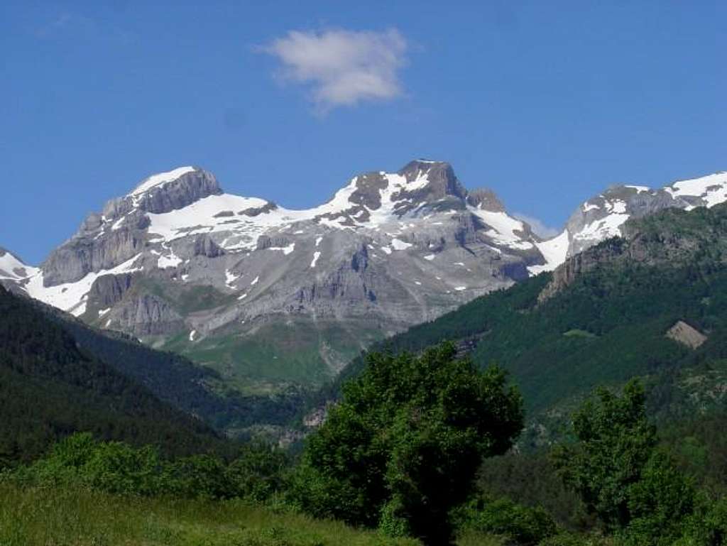 The peaks Llena de la...