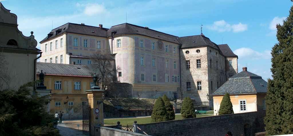 Javornik castle, on the foot of the Góry Złote mountains