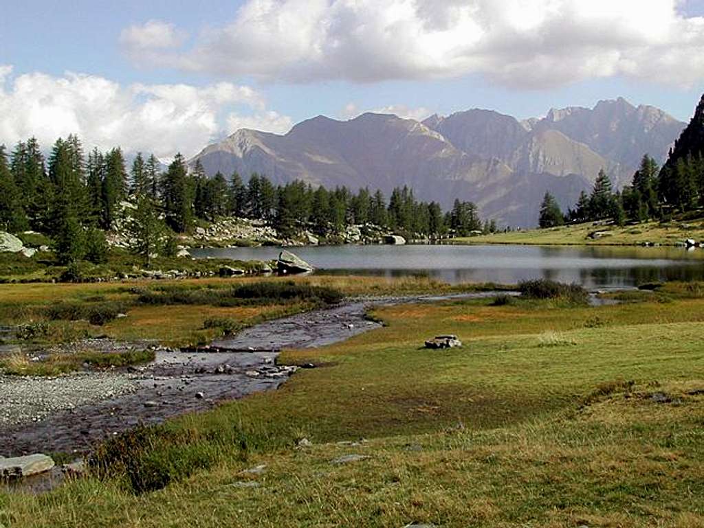 On the shore of the Lac d'Arpy tributary