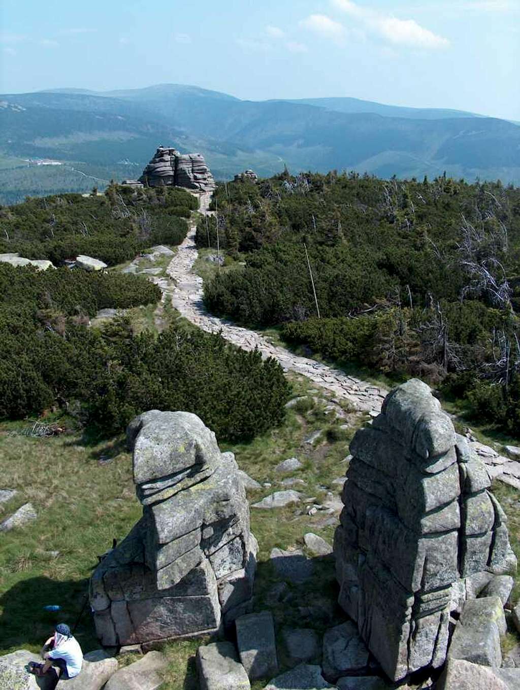 On top of Śląskie Kamienie/Dívči Kameny, rocky outcrops on the Karkonosze ridge