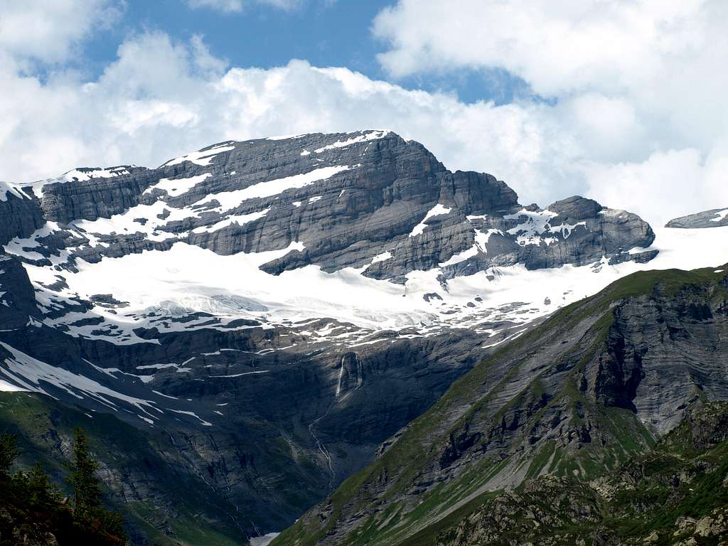 Mont Ruan, 3057m.