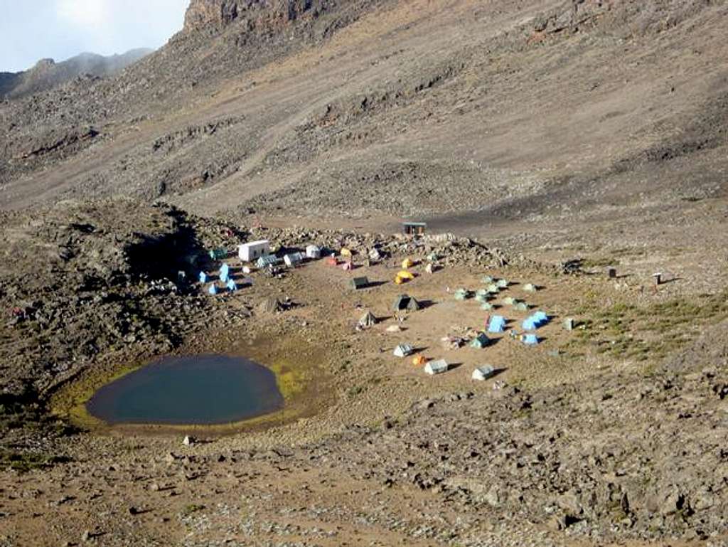Mawenzi Tarn Hut (4300m)