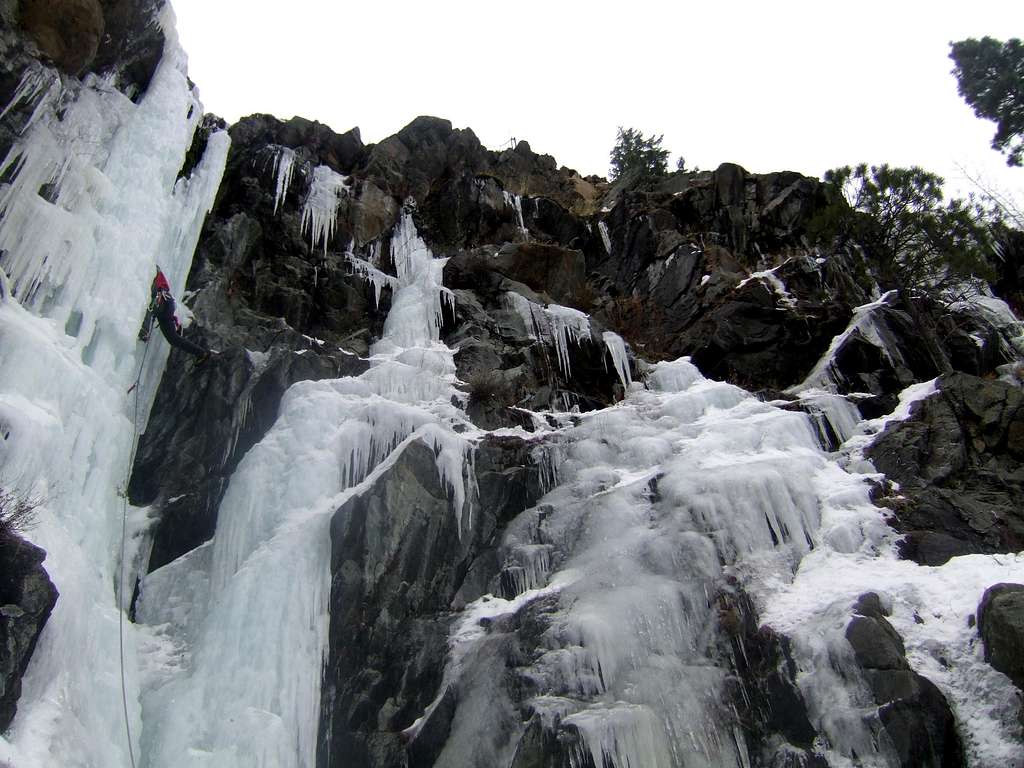 Rainbow Falls Left (WI4)