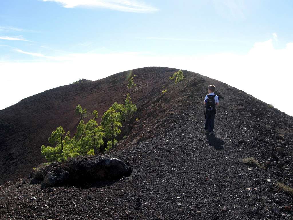 Approaching the summit of Volcán Martín 