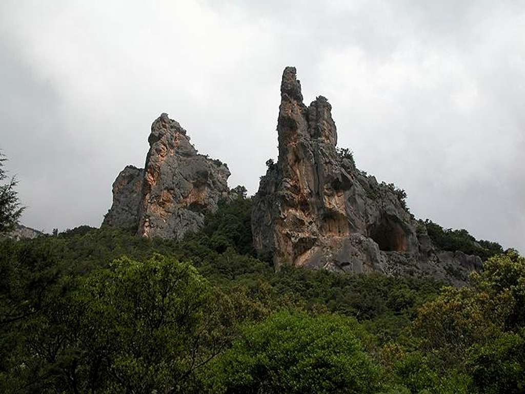 Rocks and spires below Punta...