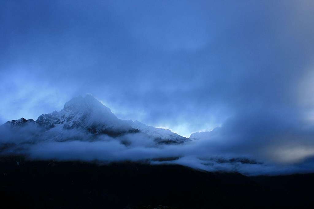 Thamserku, 6.618m