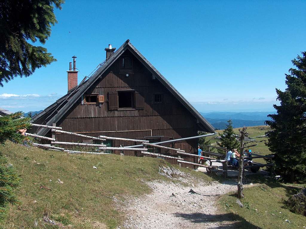 Črnuški dom na Mali planini