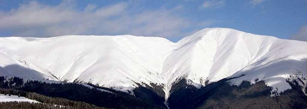 A better view of Păpuşa peak (right side).