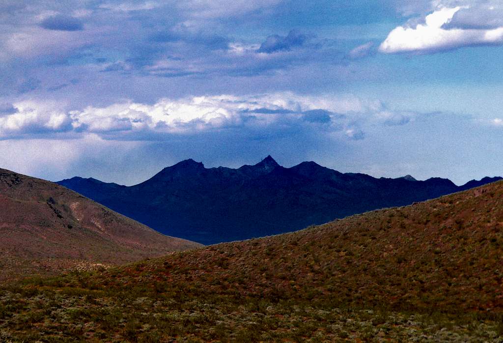 Bullfrog Hills with Sawtooth Mountain from Daylight Pass