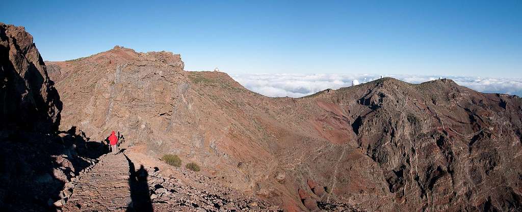 Roque de los Muchachos (2426m) and Pico de la Fuente Nueva (2370