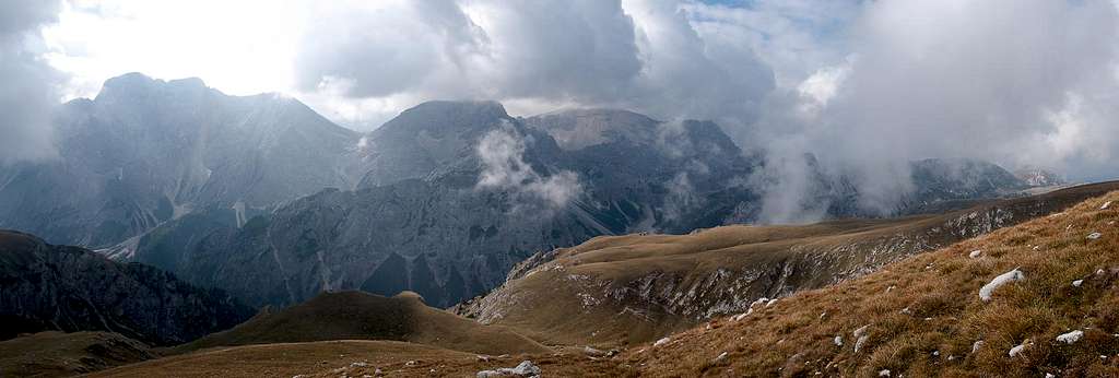 Summit view towards the Prags / Braies Dolomites