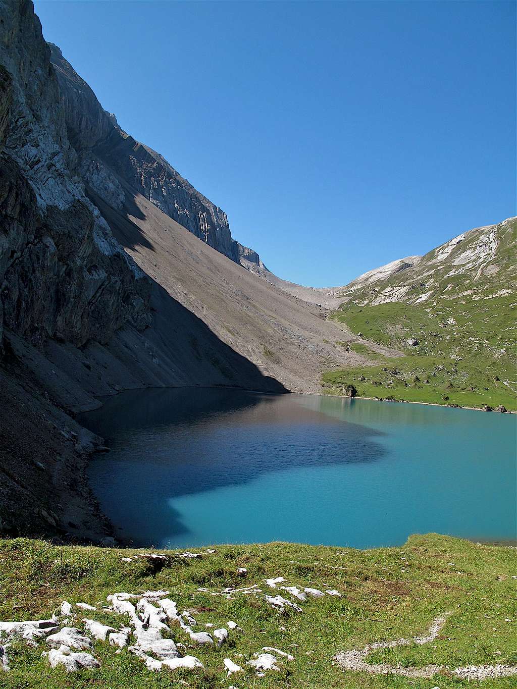 Iffigsee lake and Schnidejoch pass (2756m)