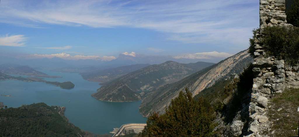 Monte Perdido, Peña Montañesa and Cotiella over the Ainsa lake