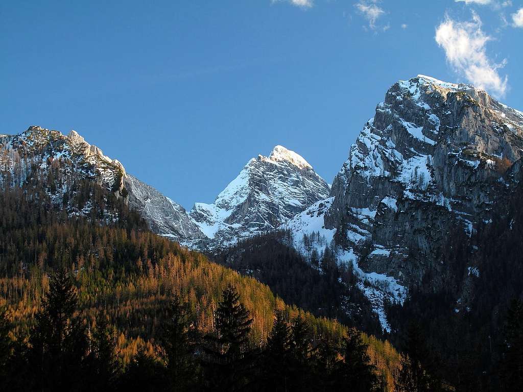 View to the Blaueisspitze (2481m) in the Hochkalter group