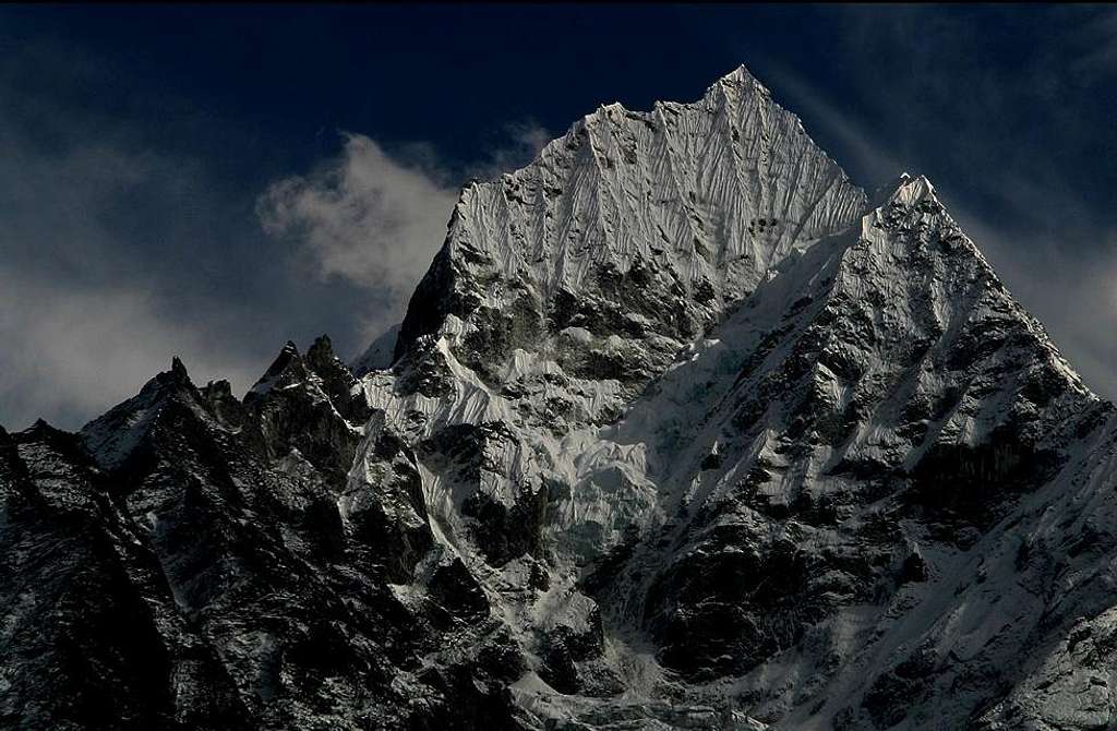 thamserku 6623 m,nepal