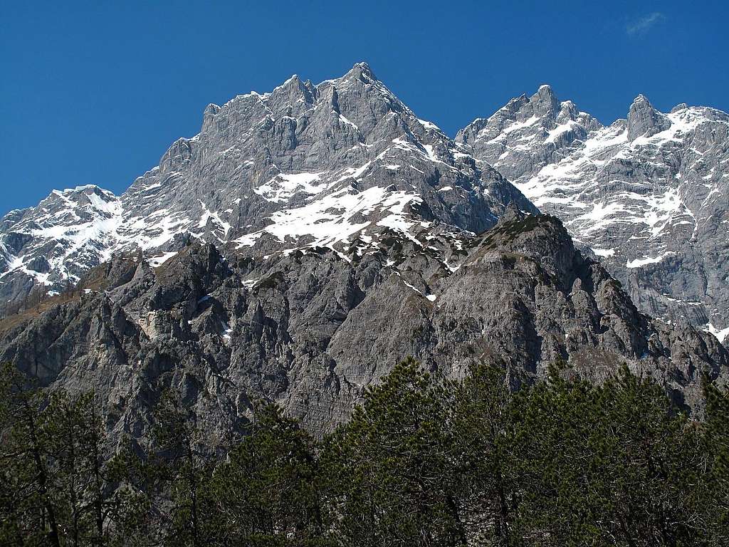 Ofentalhörnl (2513m) and Hochkalter (2607) seen in April from the Wimbach valley