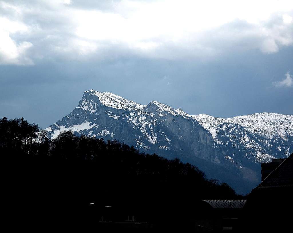 Special light on the Untersberg just before rainfall