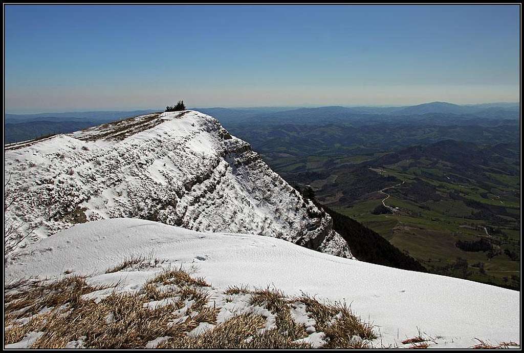 Monte Carpegna E ridge