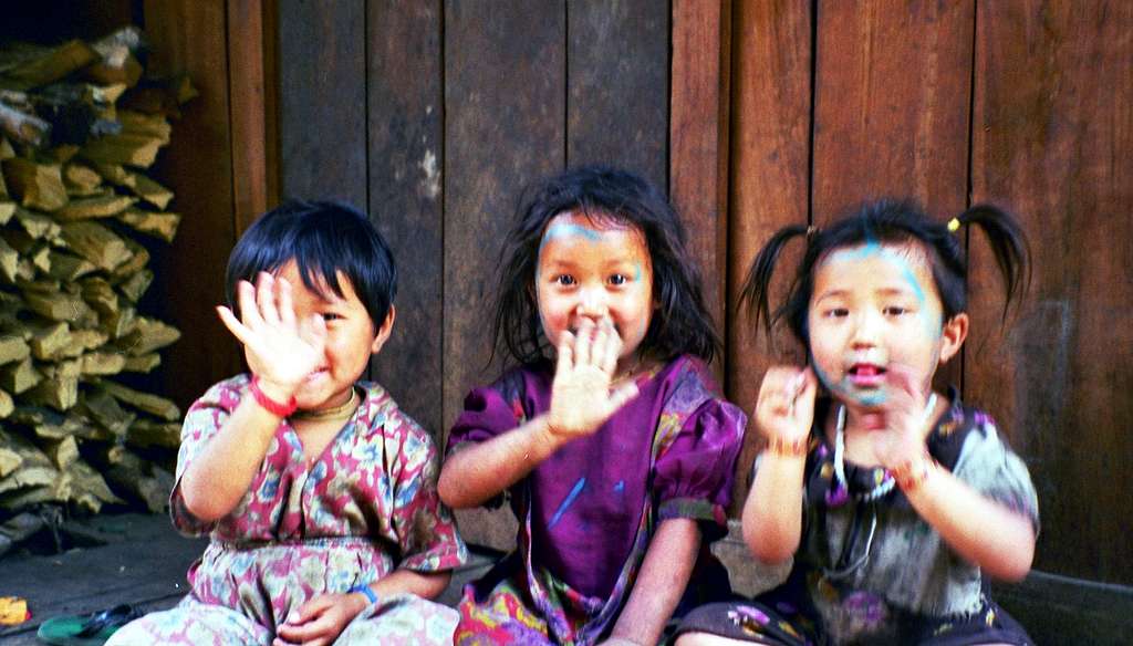 Girls in the Annapurna